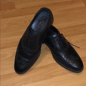 Cole Haan Men’s size 8.5 wingtip Nike Air sole